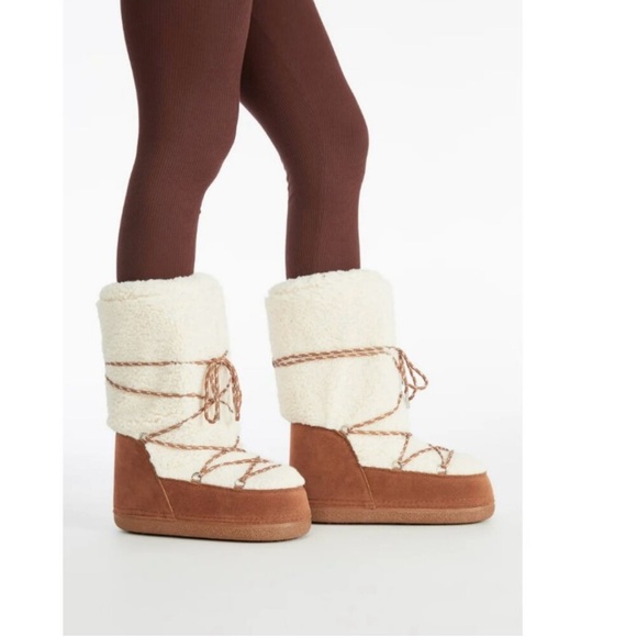 Shoe Dazzle Cream and Brown Winter Slipper Boots - Picture 1 of 5